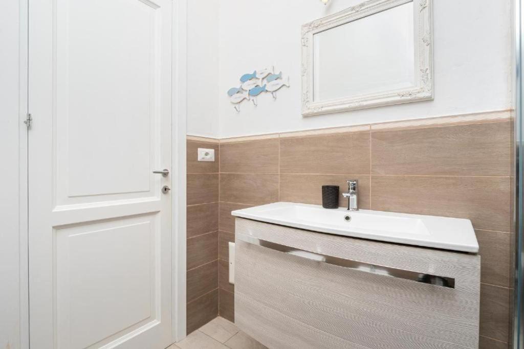 Bellissimo Appartamento Con Veranda Privata Al Centro Di Porto Rotondo Eksteriør billede