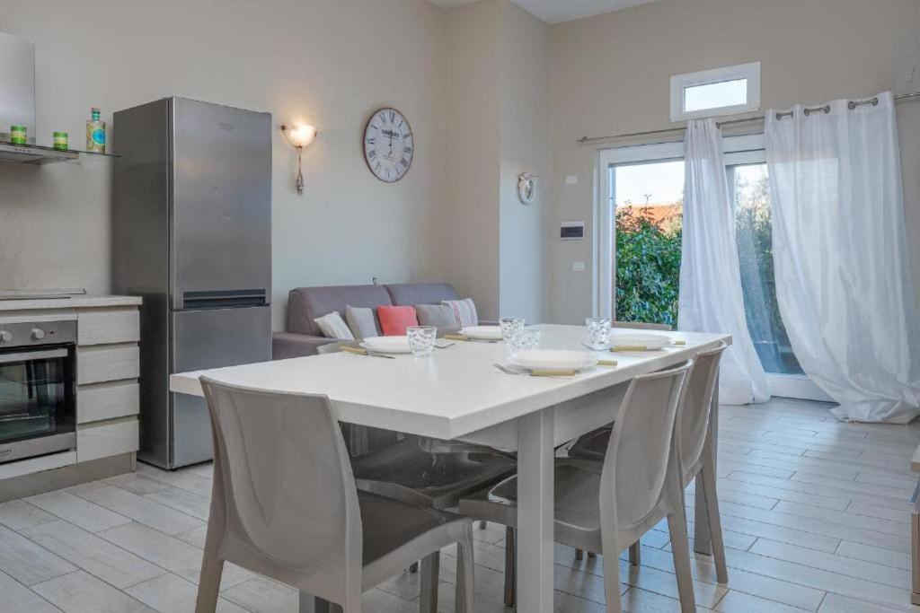 Bellissimo Appartamento Con Veranda Privata Al Centro Di Porto Rotondo Eksteriør billede